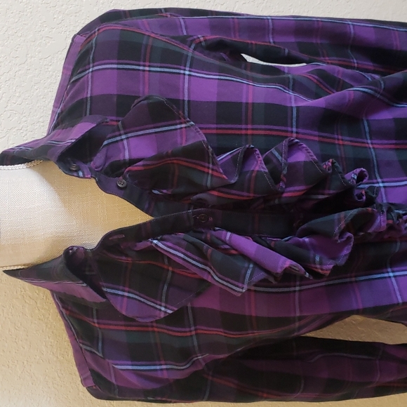 Plaid and ruffles...so Ralph Lauren! - Picture 1 of 7